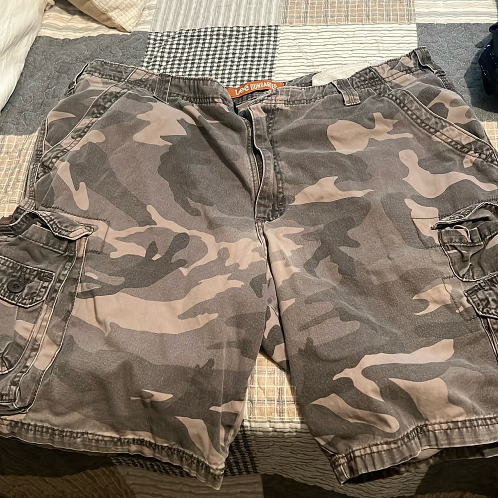Lee dungarees men’s camp shorts size 40